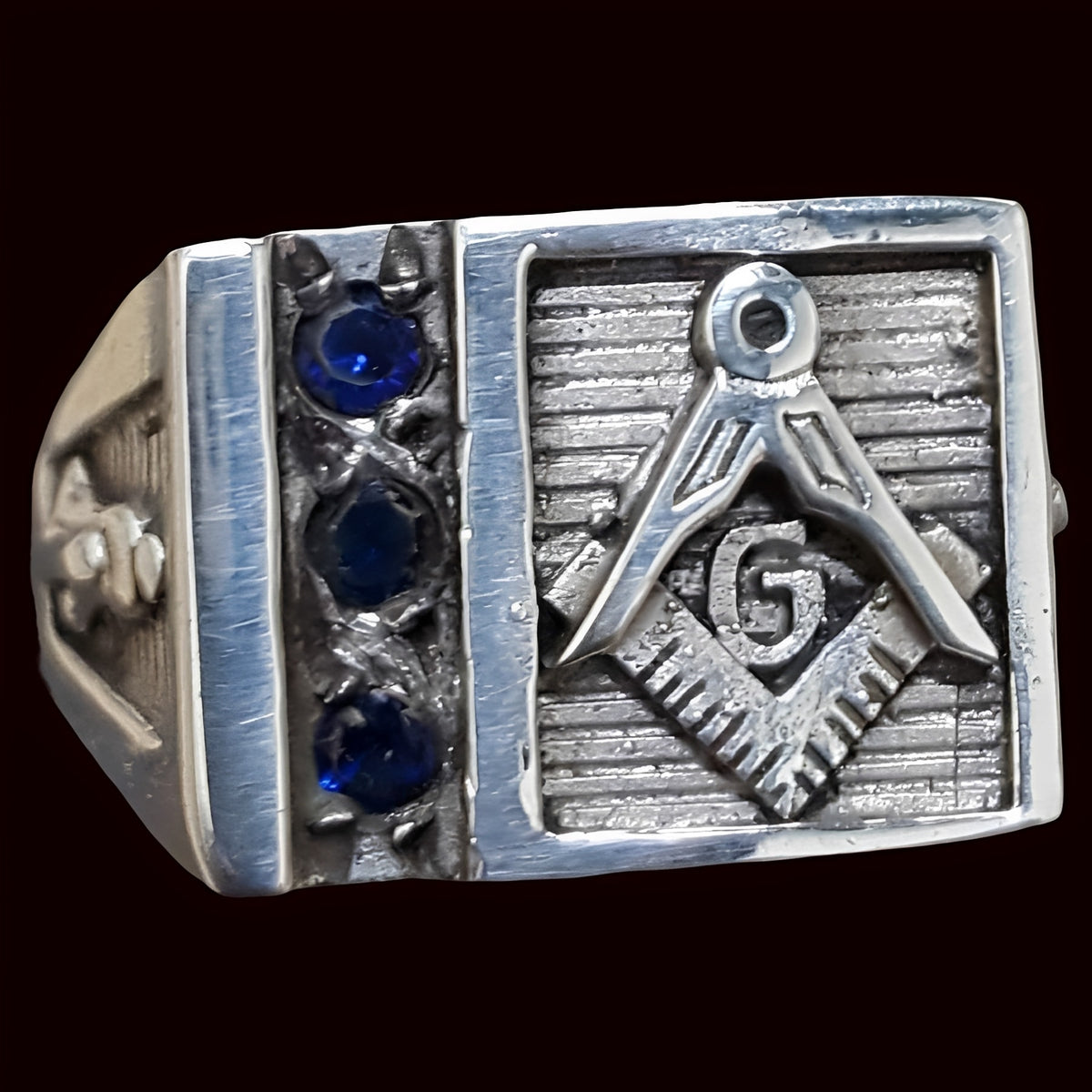 Masonic Master Degree Ring with Masonic Stones Art 66 - Bricks Masons