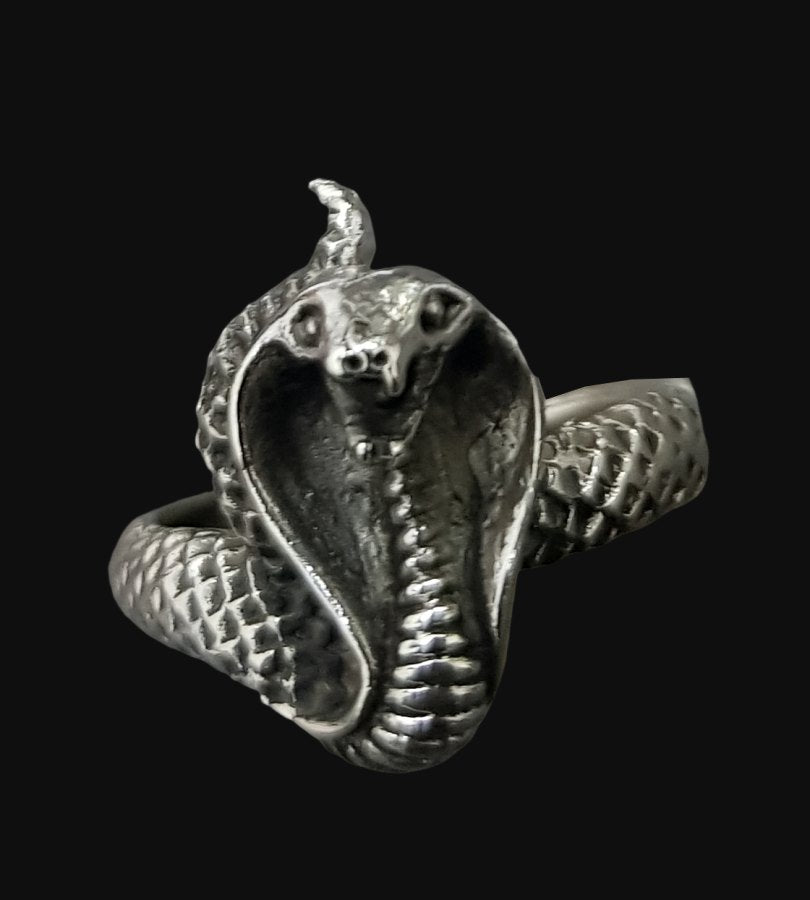 Egyptian Cobra Ring in Silver 1.5 x 1 cm 6 g Art 854 - Bricks Masons