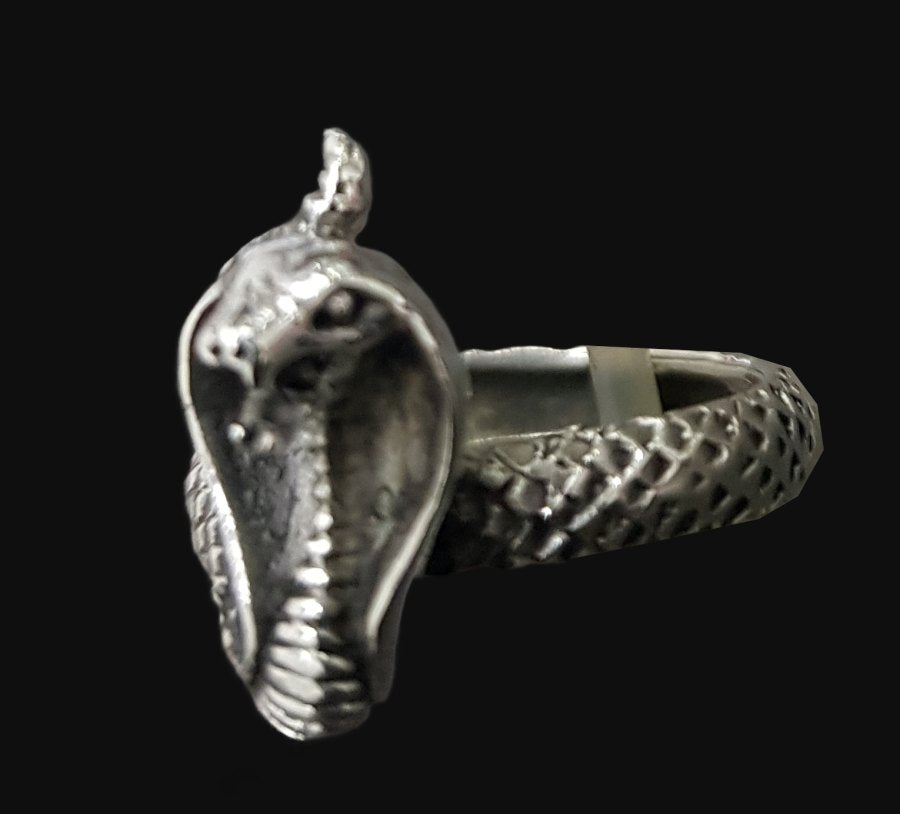 Egyptian Cobra Ring in Silver 1.5 x 1 cm 6 g Art 854 - Bricks Masons