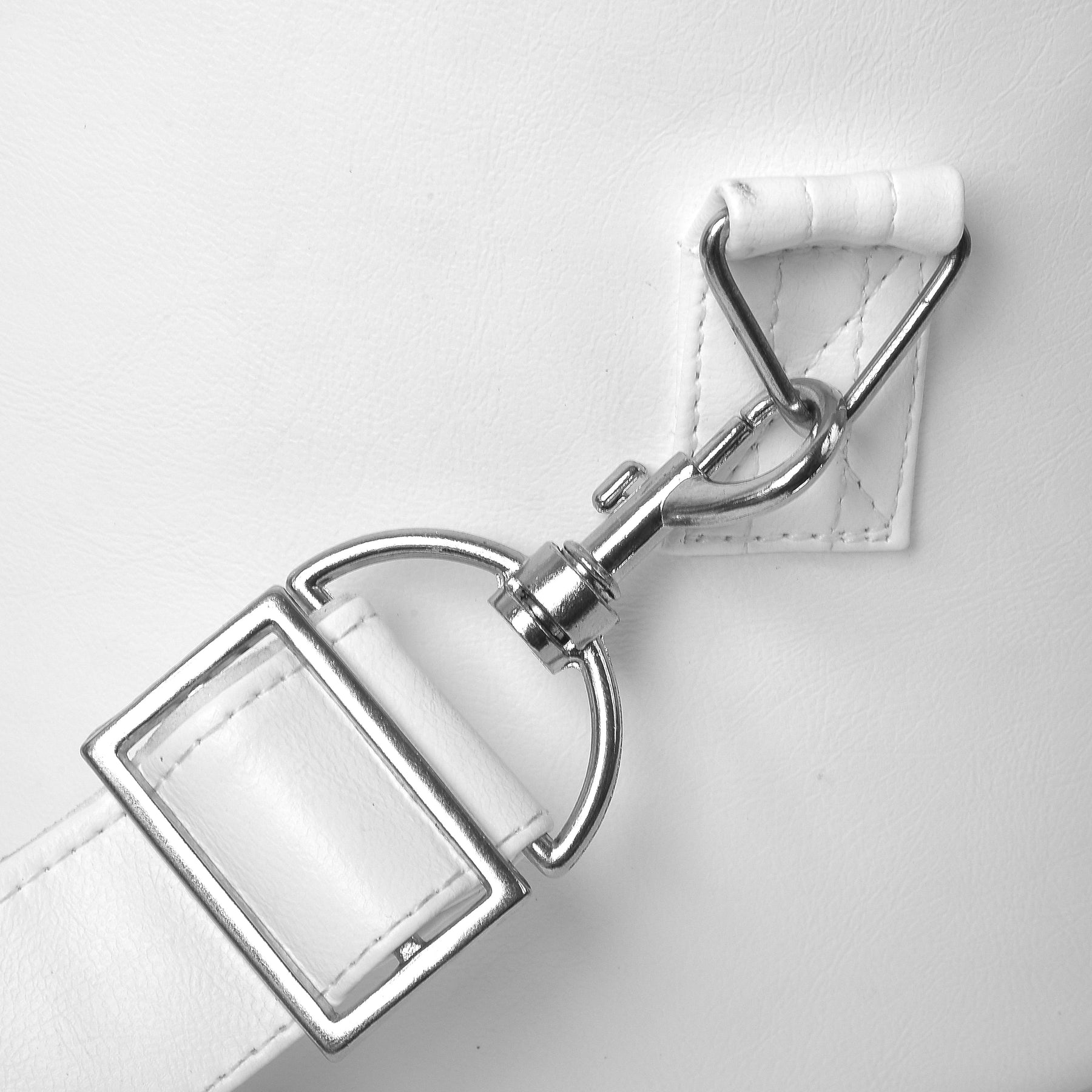 Masonic Fez Case - Imitation White Leather With Strap & Handle - Bricks Masons
