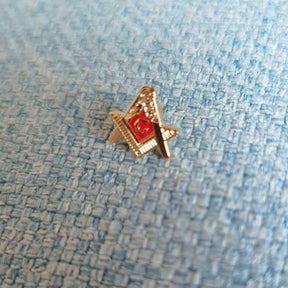 Master Mason Blue Lodge Lapel Pin - 12mm Red Enamel & Gold Plating - Bricks Masons