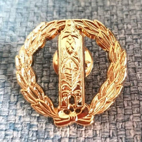 Junior Warden Blue Lodge Lapel Pin - Wreathed Plumb Rule - Bricks Masons