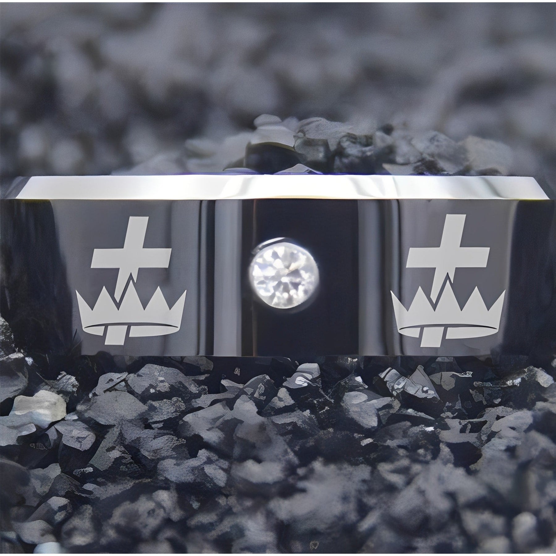 Templerring – Schwarzsilberner Ring mit Zirkonia-Stein