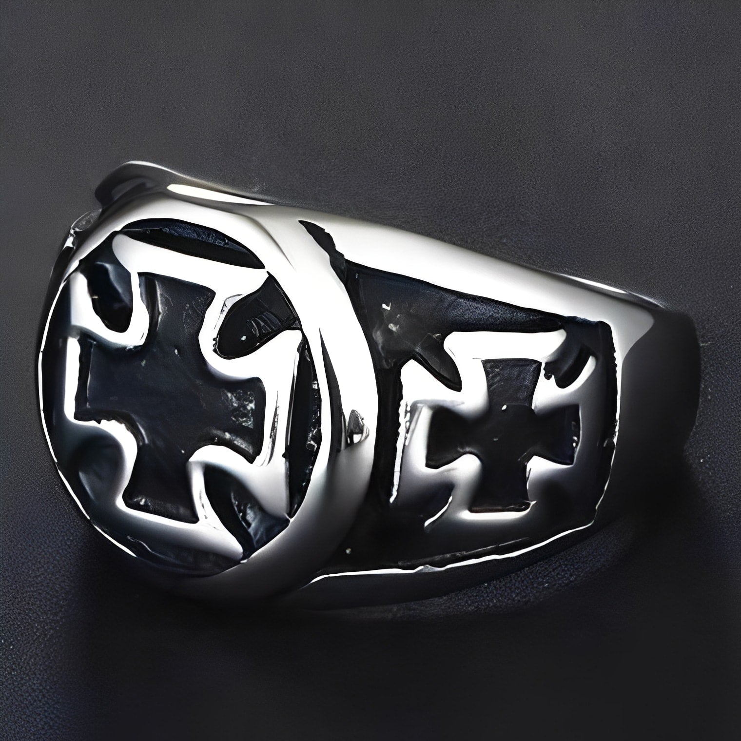 Knights Templar Ring - Silver Black Tone Cross - Bricks Masons