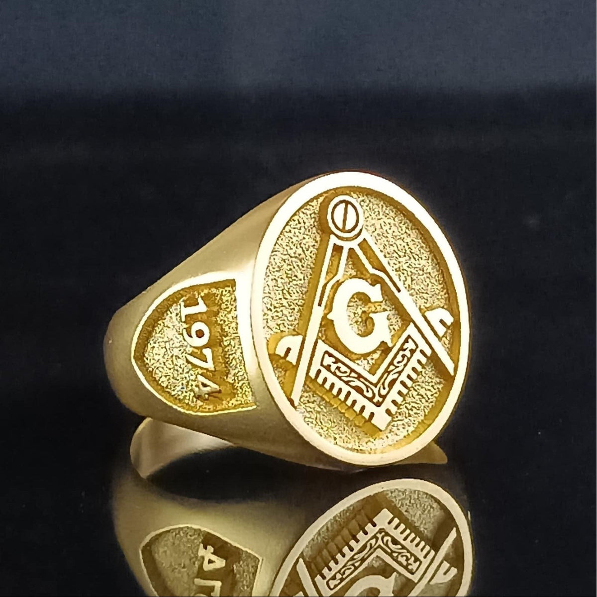 Master Mason Blue Lodge Ring - Embossed Square & Compass G
