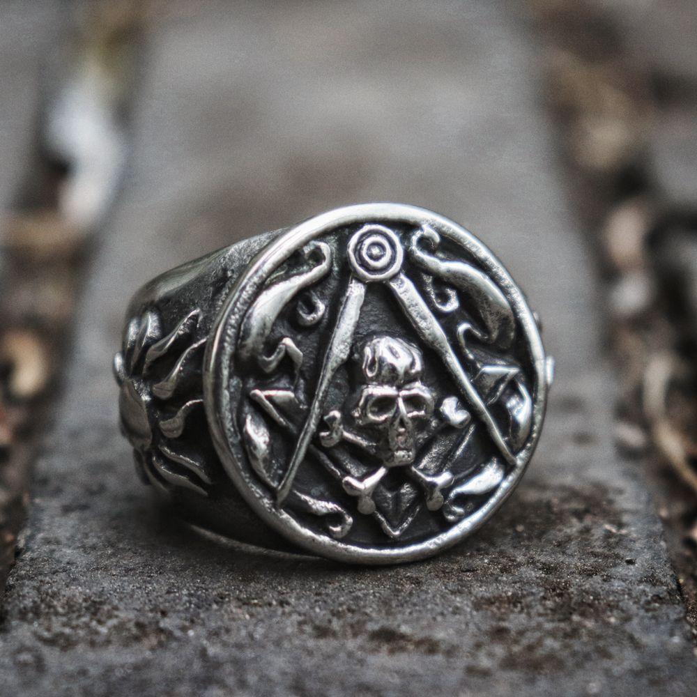 Skull Cross Bones and Compass with Silver Motif Masonic Ring - Bricks Masons