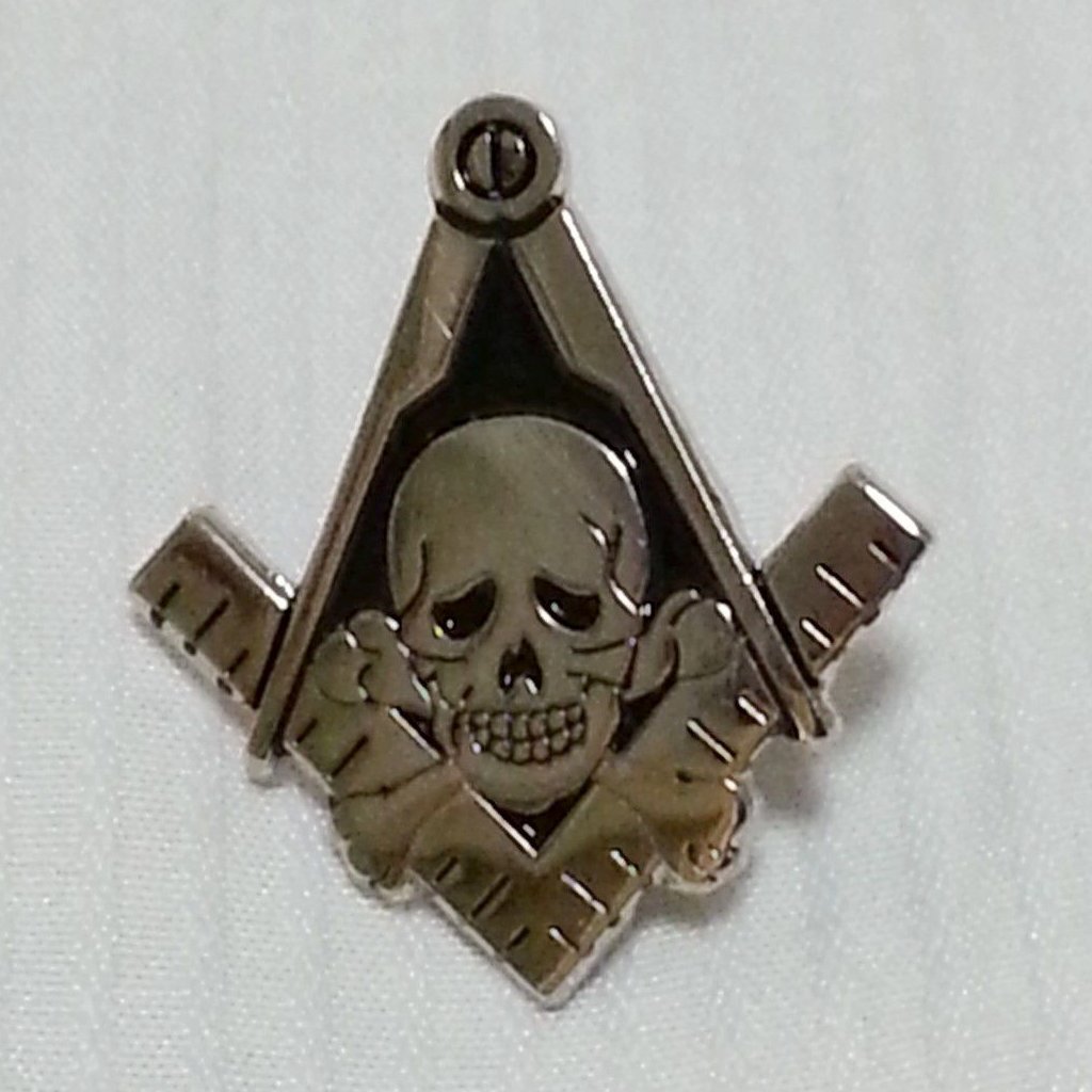Master Mason Blue Lodge Lapel Pin - Skull & Bones - Bricks Masons
